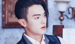 许凯最新八卦爆料,神秘女友身份引热议，网友热议恋情走向